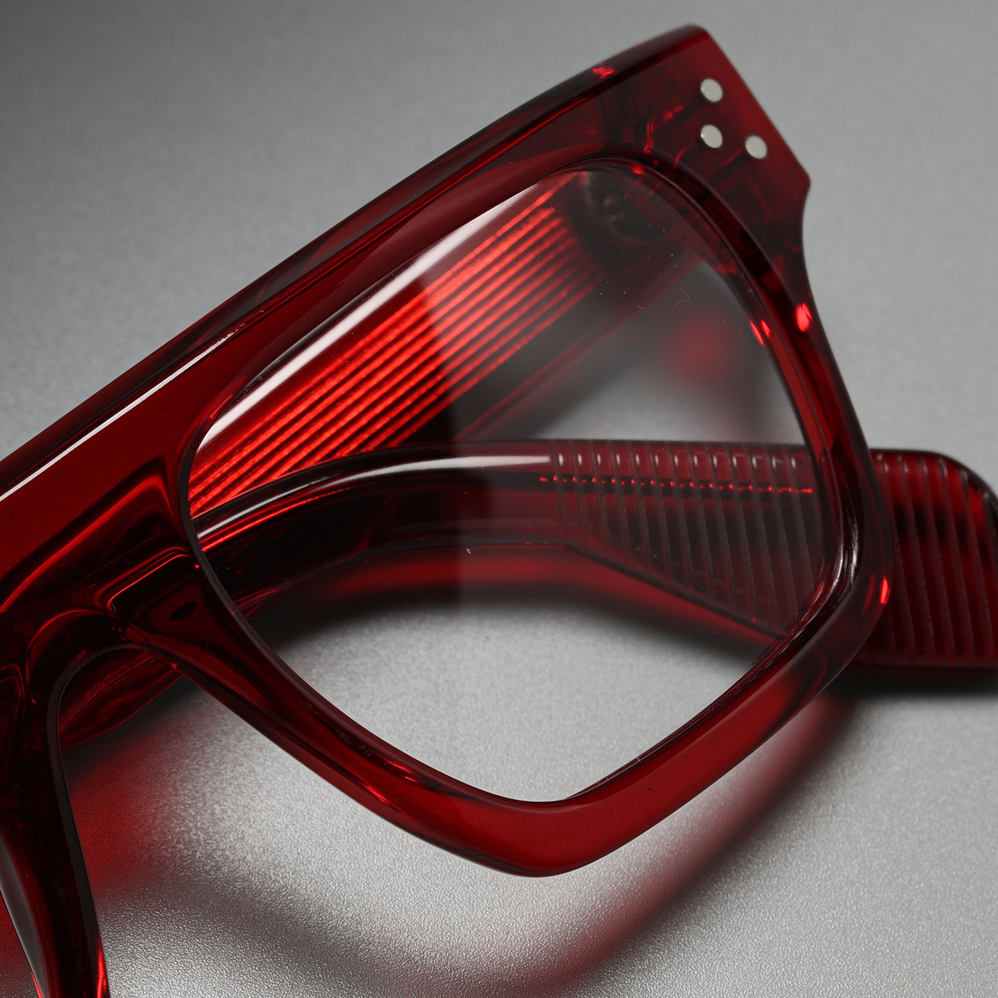 Suri Red SG