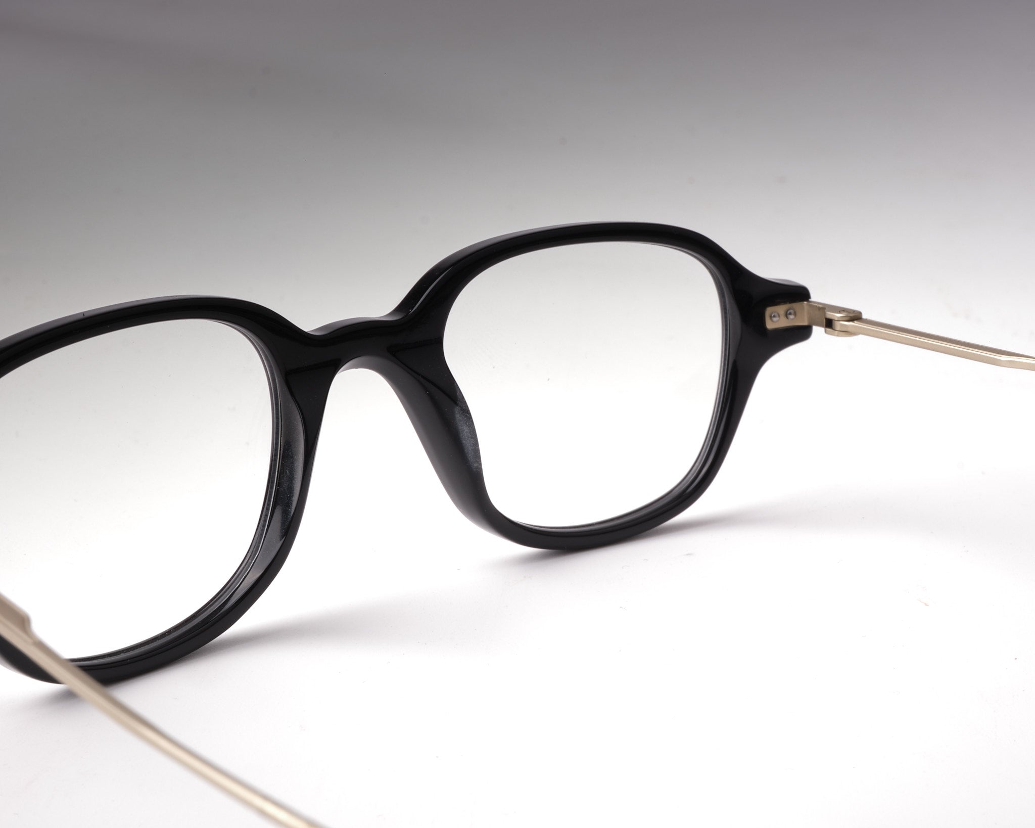 LIRA Black & Gold
