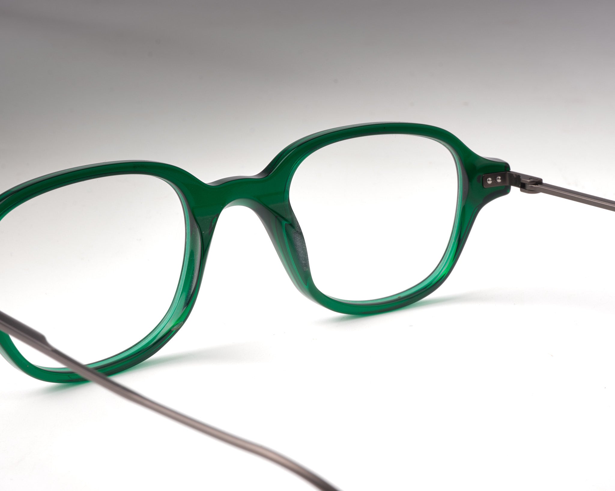 Lira Crystal Green & Gunmetal SG