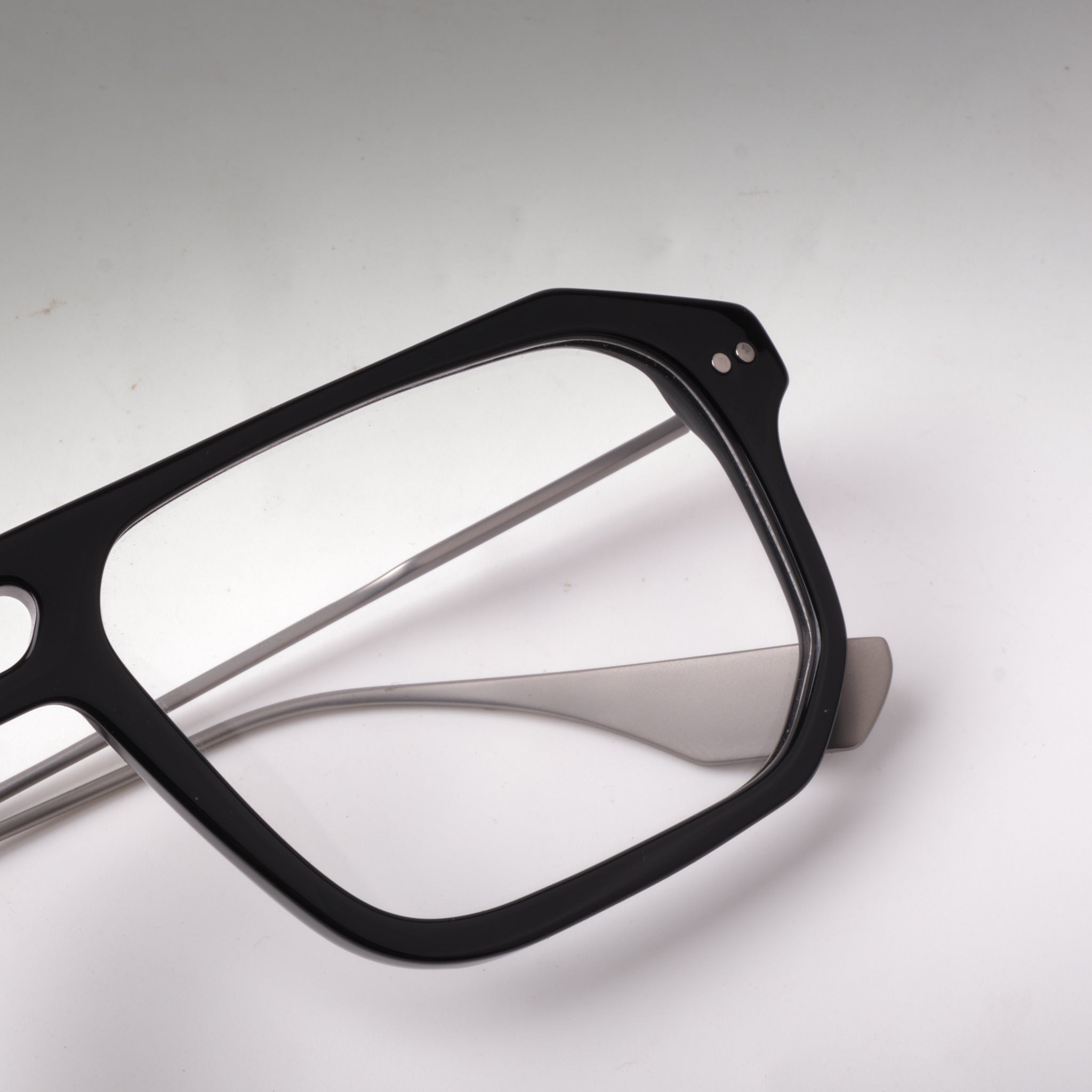 Raywar Black & Silver SG